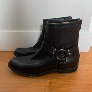 Like new- Frye Phillips moto / harness boots size 8